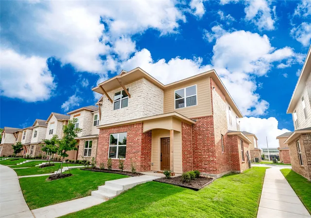 Photo 3 of Townhouse for sale at 3701 Bonnie Brae St, Argyle, TX 76226 | MLS# 21342364 | Listing updated on 2026-09-27