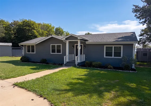 Photo 1 of Single family home for sale at 400 Causeway Vw, Kemp, TX 75143 | MLS# 21342217 | Listing updated on 2026-10-01