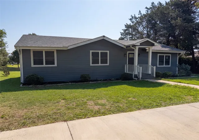 Photo 2 of Single family home for sale at 400 Causeway Vw, Kemp, TX 75143 | MLS# 21342217 | Listing updated on 2026-10-01