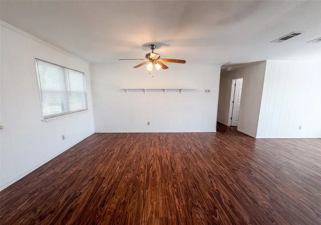 Photo 3 of Single family home for sale at 400 Causeway Vw, Kemp, TX 75143 | MLS# 21342217 | Listing updated on 2026-10-01