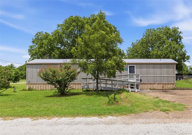 Photo 1 of Manufactured home for sale at 500 N Moreland St, De Leon, TX 76444 | MLS# 21335351 | Listing updated on 2026-09-02