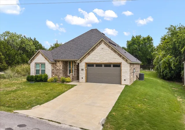 Photo 1 of Single family home for sale at 3209 Christine Dr, Granbury, TX 76048 | MLS# 21337415 | Listing updated on 2026-09-16