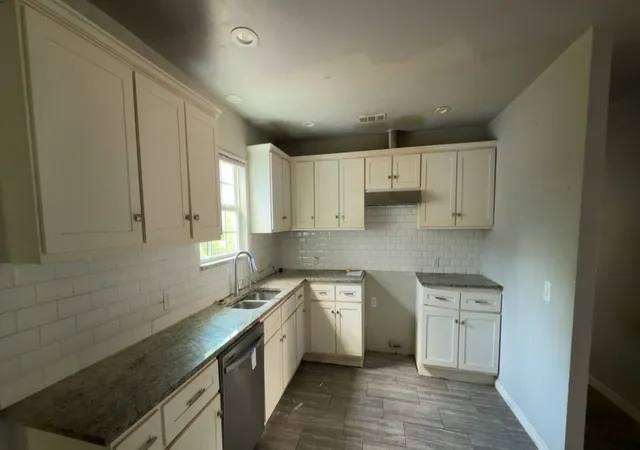 Photo 3 of Single family home for sale at 5505 Wainwright Dr, Fort Worth, TX 76112 | MLS# 21330225 | Listing updated on 2026-09-10