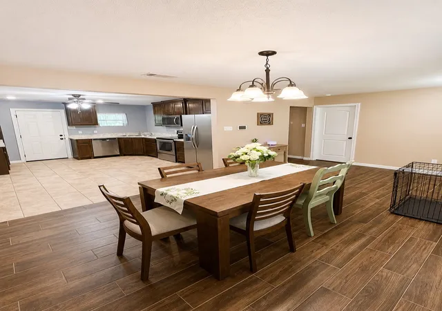 Photo 3 of Single family home for sale at 104 Lynn Dr, Azle, TX 76020 | MLS# 21341199 | Listing updated on 2026-09-14