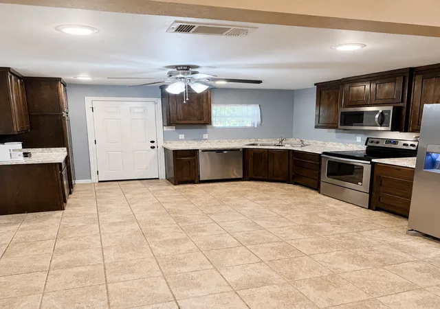 Photo 3 of Single family home for sale at 104 Lynn Dr, Azle, TX 76020 | MLS# 21341199 | Listing updated on 2026-09-14
