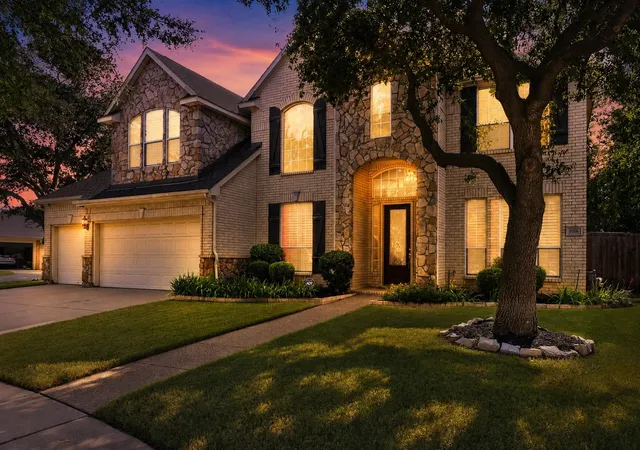 Photo 2 of Single family home for sale at 5016 Daylily Ct, Fort Worth, TX 76123 | MLS# 21342287 | Listing updated on 2026-09-12