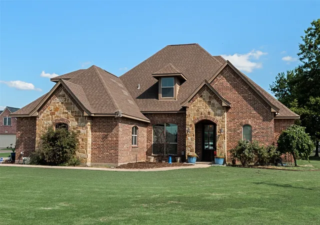 Photo 3 of Single family home for sale at 1127 Sonora Ct, Royse City, TX 75189 | MLS# 21329605 | Listing updated on 2026-08-02