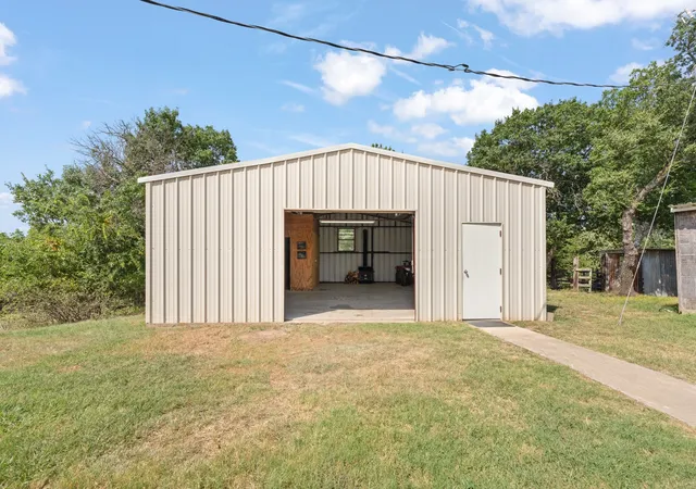 Photo 3 of House for sale at 271 Jupiter Trl, Weatherford, TX 76088 | MLS# 21339781 | Listing updated on 2026-09-11