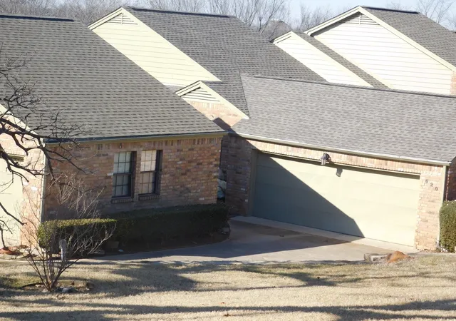 Townhouse for sale at 622 Crowley Rd, Arlington, TX 76012 | MLS# 21342726
