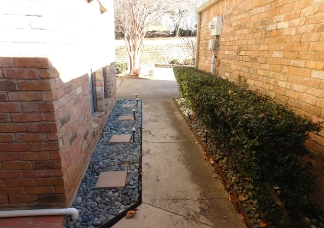 Photo 2 of Townhouse for sale at 622 Crowley Rd, Arlington, TX 76012 | MLS# 21342726 | Listing updated on 2026-09-14
