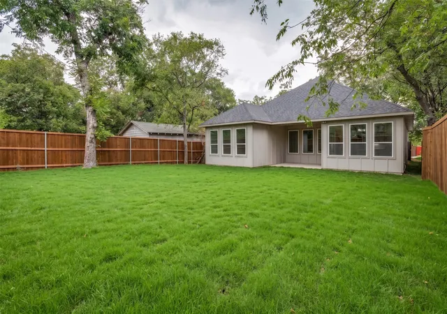 Photo 2 of Sale Pending at 3039 Ramsey Ave, Dallas, TX 75216 | MLS# 21339861 | Listing updated on 2026-09-08