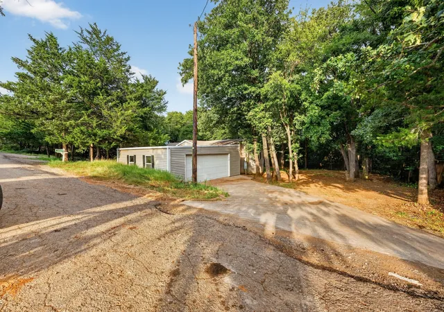 Photo 3 of Manufactured home for sale at 174 Cripple Minnow Bnd, Pottsboro, TX 75076 | MLS# 21342612 | Listing updated on 2026-10-07