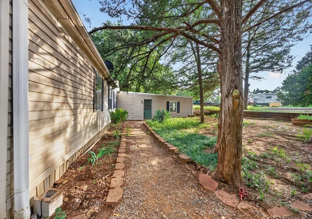 Photo 4 of Manufactured home for sale at 174 Cripple Minnow Bnd, Pottsboro, TX 75076 | MLS# 21342612 | Listing updated on 2026-10-07