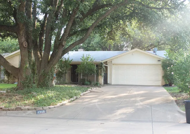 Photo 1 of Single family home for sale at 1210 Cozby St S, Benbrook, TX 76126 | MLS# 21342807 | Listing updated on 2026-07-30