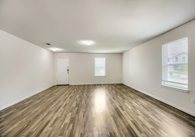 Photo 3 of Single family home for sale at 1509 Fairway Dr, Sherman, TX 75090 | MLS# 21341248 | Listing updated on 2026-09-09