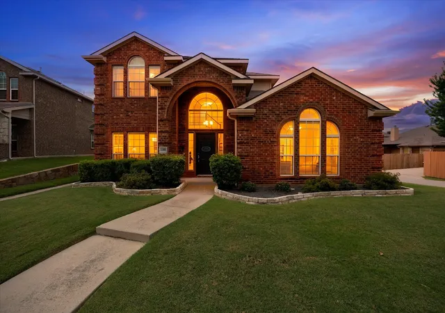 Photo 1 of Single family home for sale at 1395 Bay Line Dr, Rockwall, TX 75087 | MLS# 21342397 | Listing updated on 2026-09-15