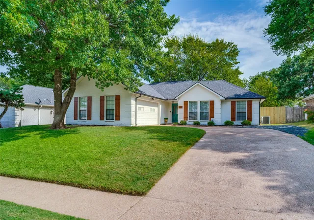 Photo 1 of Sale Pending at 8201 Christie Dr, Frisco, TX 75033 | MLS# 21342760 | Listing updated on 2026-09-12