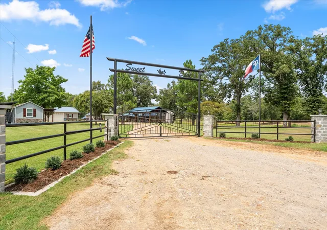 Photo 2 of Single family home for sale at 992 Rs County Road 4325, Emory, TX 75440 | MLS# 21342638 | Listing updated on 2026-07-31