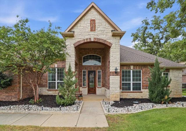 Photo 2 of Single family home for sale at 127 Dogwood Dr, Aubrey, TX 76227 | MLS# 21342441 | Listing updated on 2026-09-12