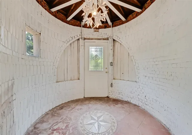 Photo 2 of Single family home for sale at 501 Lakeshore Rd, Denton, TX 76208 | MLS# 21343006 | Listing updated on 2026-09-28