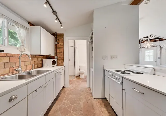 Photo 3 of Single family home for sale at 501 Lakeshore Rd, Denton, TX 76208 | MLS# 21343006 | Listing updated on 2026-09-28