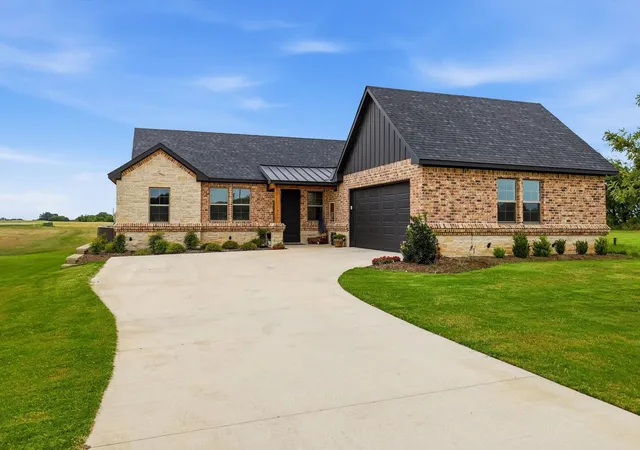 Photo 1 of Sale Pending at 460 Valhalla Ct, Gordonville, TX 76245 | MLS# 21342893 | Listing updated on 2026-09-14