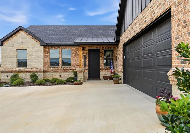 Photo 3 of Sale Pending at 460 Valhalla Ct, Gordonville, TX 76245 | MLS# 21342893 | Listing updated on 2026-09-14