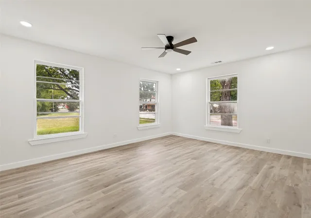 Photo 4 of Sale Pending at 1103 N Houston St, Royse City, TX 75189 | MLS# 21343147 | Listing updated on 2026-09-11