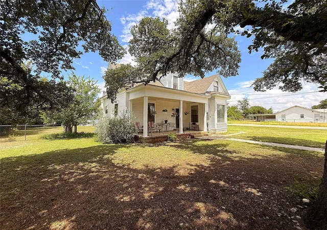 Photo 2 of Single family home for sale at 802 S Willow St, Brady, TX 76825 | MLS# 21342459 | Listing updated on 2026-09-15