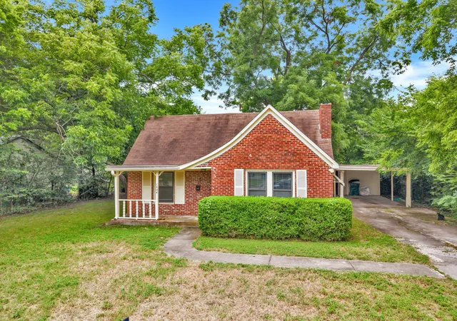 Photo 2 of Single family home for sale at 1404 E Tennie St, Gainesville, TX 76240 | MLS# 21342846 | Listing updated on 2026-07-28