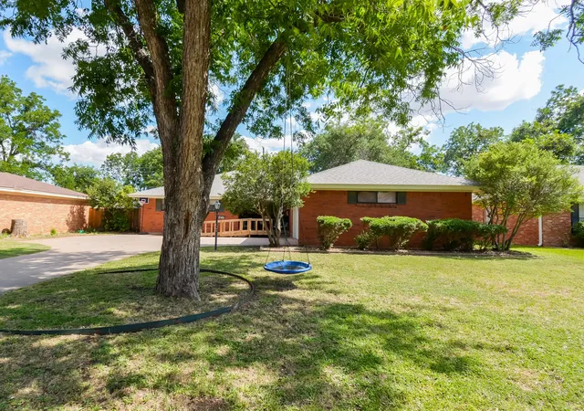 Photo 2 of Single family home for sale at 2233 River Oaks Cir, Abilene, TX 79605 | MLS# 21341767 | Listing updated on 2026-09-13