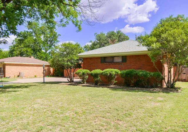 Photo 3 of Single family home for sale at 2233 River Oaks Cir, Abilene, TX 79605 | MLS# 21341767 | Listing updated on 2026-09-13