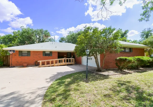 Photo 3 of Single family home for sale at 2233 River Oaks Cir, Abilene, TX 79605 | MLS# 21341767 | Listing updated on 2026-09-13