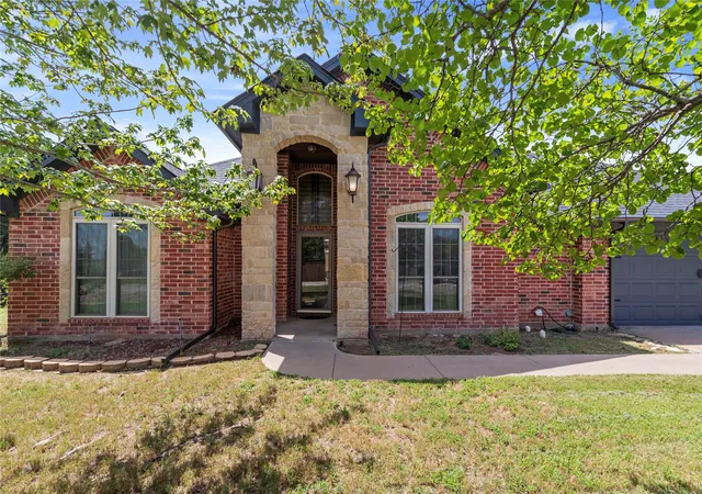 Photo 1 of Single family home for sale at 903 Winding Rd, Granbury, TX 76049 | MLS# 21339409 | Listing updated on 2026-07-28