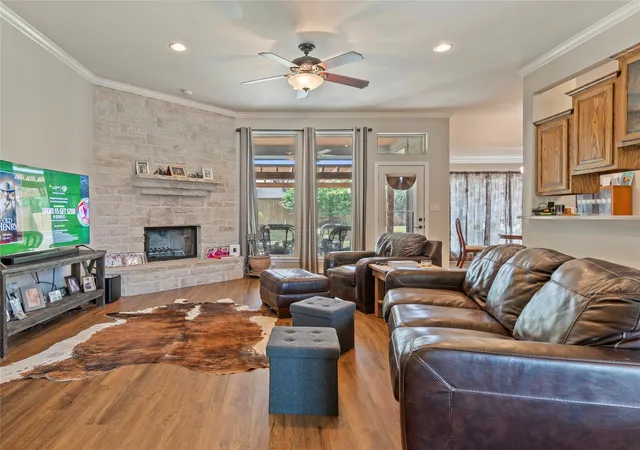 Photo 3 of Single family home for sale at 903 Winding Rd, Granbury, TX 76049 | MLS# 21339409 | Listing updated on 2026-07-28