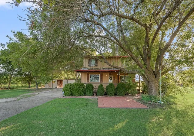 Photo 1 of Sale Pending at 220 Crump Cir, Red Oak, TX 75154 | MLS# 21342213 | Listing updated on 2026-10-02
