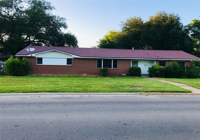 Photo 1 of Single family home for sale at 1001 College St, Sulphur Springs, TX 75482 | MLS# 21343305 | Listing updated on 2026-07-28
