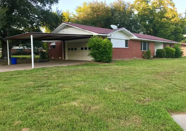 Photo 2 of Single family home for sale at 1001 College St, Sulphur Springs, TX 75482 | MLS# 21343305 | Listing updated on 2026-07-28