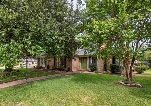 Photo 3 of Single family home for sale at 2825 Chimney Hill Dr, Waco, TX 76708 | MLS# 21343344 | Listing updated on 2026-09-20