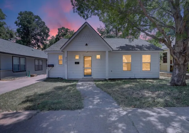 Photo 1 of Single family home for sale at 3721 El Campo Ave, Fort Worth, TX 76107 | MLS# 21331224 | Listing updated on 2026-08-01