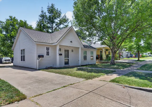 Photo 2 of Single family home for sale at 3721 El Campo Ave, Fort Worth, TX 76107 | MLS# 21331224 | Listing updated on 2026-08-01