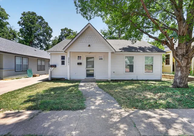 Photo 3 of Single family home for sale at 3721 El Campo Ave, Fort Worth, TX 76107 | MLS# 21331224 | Listing updated on 2026-08-01