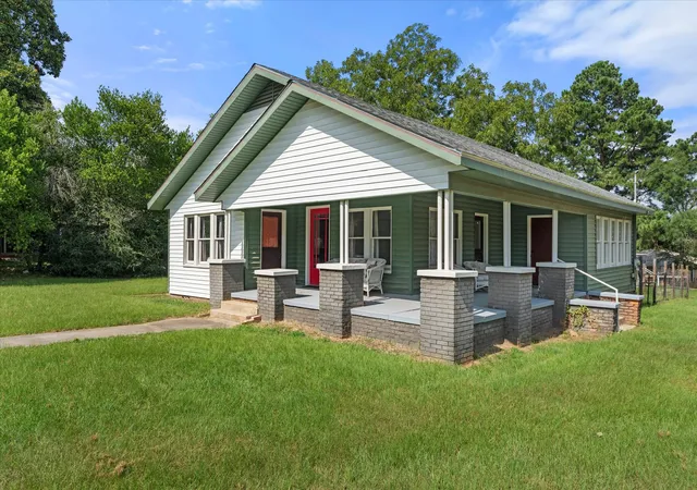 Photo 3 of Sale Pending at 402 N Market St, Grapeland, TX 75844 | MLS# 21343397 | Listing updated on 2026-09-25