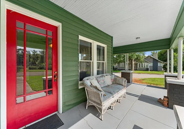 Photo 3 of Sale Pending at 402 N Market St, Grapeland, TX 75844 | MLS# 21343397 | Listing updated on 2026-09-25