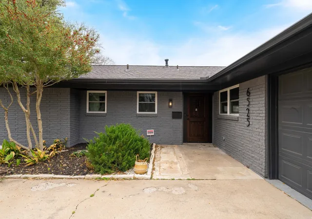 Photo 3 of Single family home for sale at 6525 Dakar Rd W, Fort Worth, TX 76116 | MLS# 21343447 | Listing updated on 2026-07-28
