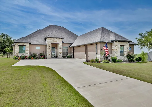 Photo 1 of Single family home for sale at 8021 White Dr, Granbury, TX 76049 | MLS# 21343351 | Listing updated on 2026-10-02