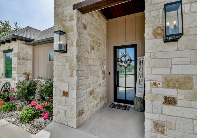 Photo 3 of Single family home for sale at 8021 White Dr, Granbury, TX 76049 | MLS# 21343351 | Listing updated on 2026-10-02