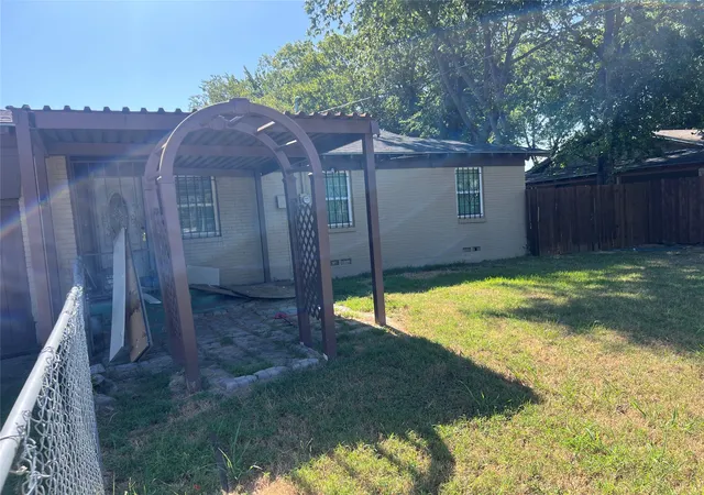 Photo 2 of Sale Pending at 366 S St Augustine Dr, Dallas, TX 75217 | MLS# 21343480 | Listing updated on 2026-09-08