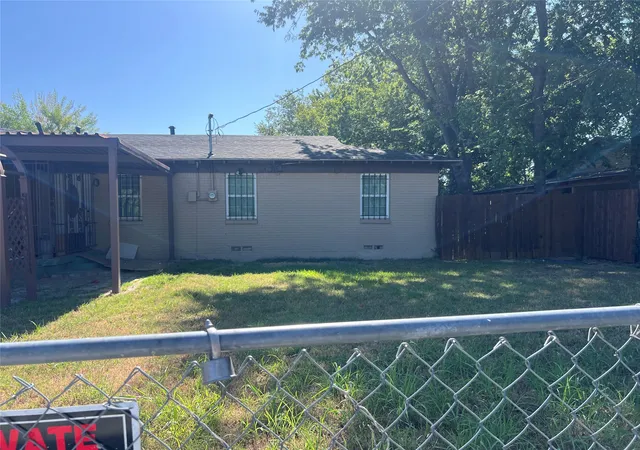 Photo 3 of Sale Pending at 366 S St Augustine Dr, Dallas, TX 75217 | MLS# 21343480 | Listing updated on 2026-09-08