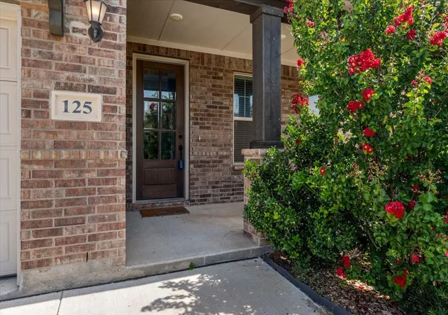 Photo 2 of Single family home for sale at 125 Kirwin Dr, Fort Worth, TX 76131 | MLS# 21343226 | Listing updated on 2026-08-02